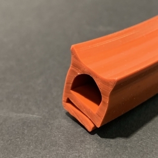 M. PERFIL SILICONA THT (280°C) ROJO TEJA  HIL. 600C 
