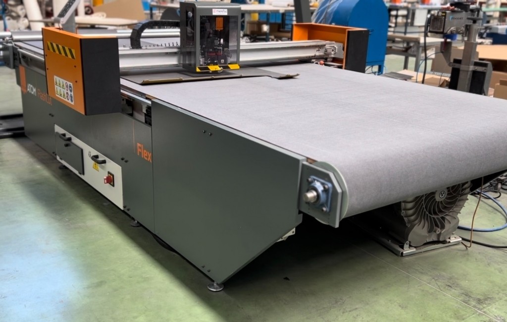 New automatic cutting Plotter with blade